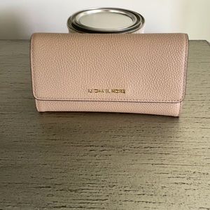 Ladies Michael Kors all leather wallet